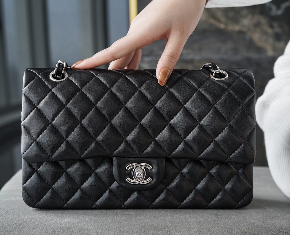 Classic Flap "Classic Cap Bag Black Sheep Silver