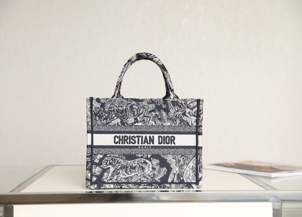 Dio* Book Tote