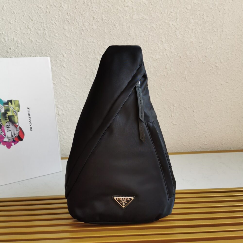 PRADA 🎉 New chest bag 🎉2VZ092
