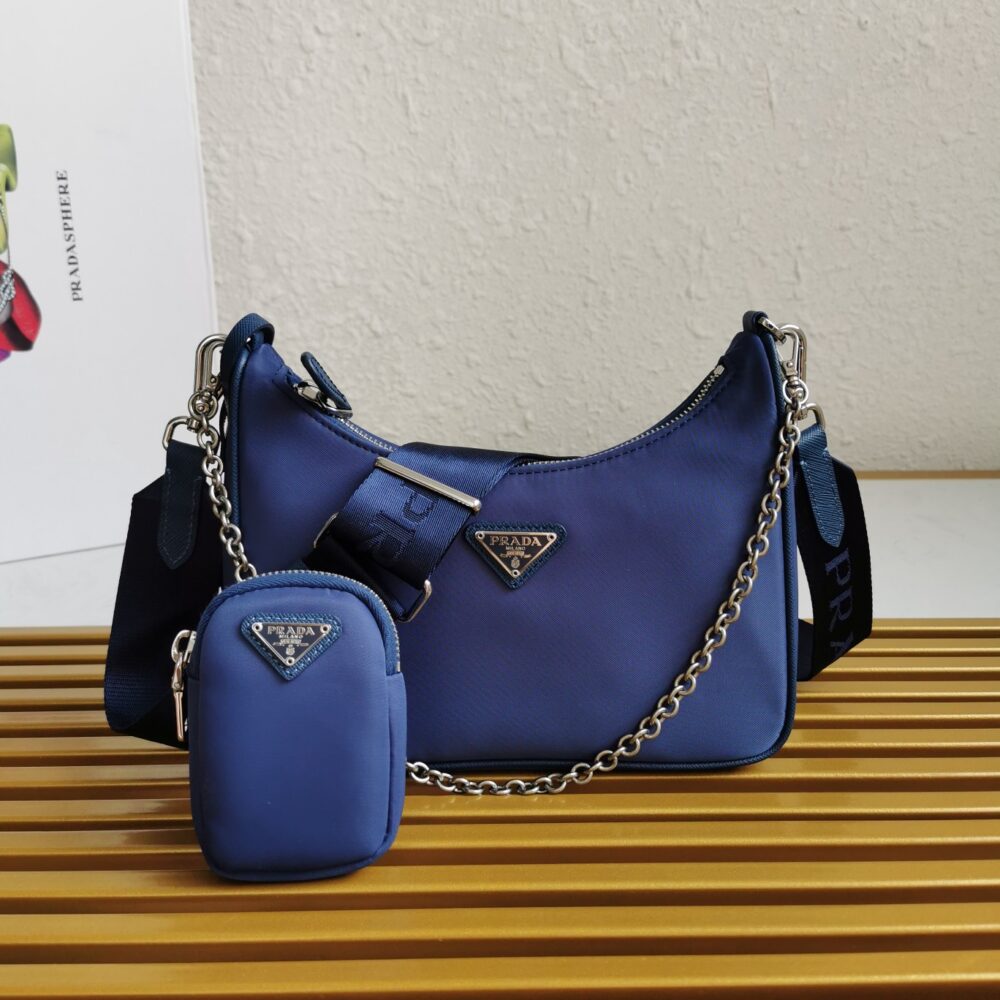 Prada 🎉Prada 's new nylon Hobo handbag/underarm bag 😘😘