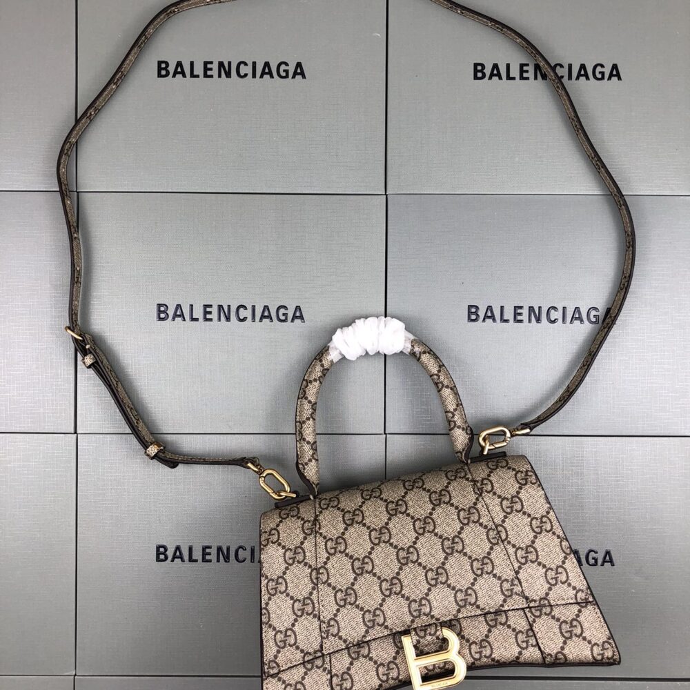Balenciaga Here comes the hourglass bag you've asked so many times!