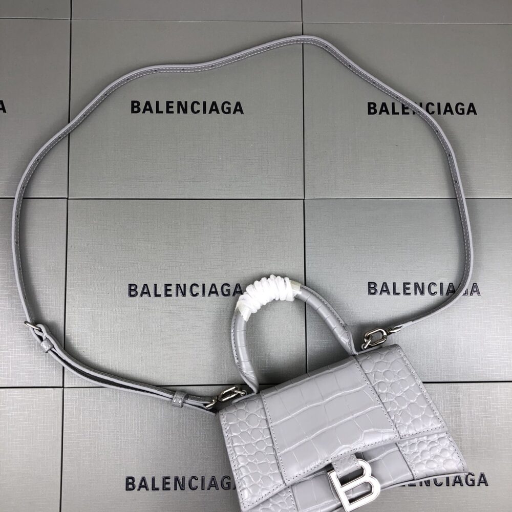 Balenciaga Here comes the hourglass bag you've asked so many times!