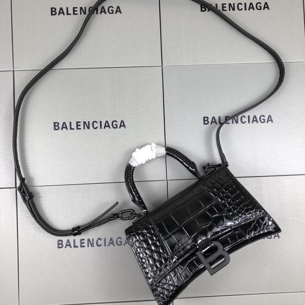 Balenciaga Here comes the hourglass bag you've asked so many times!