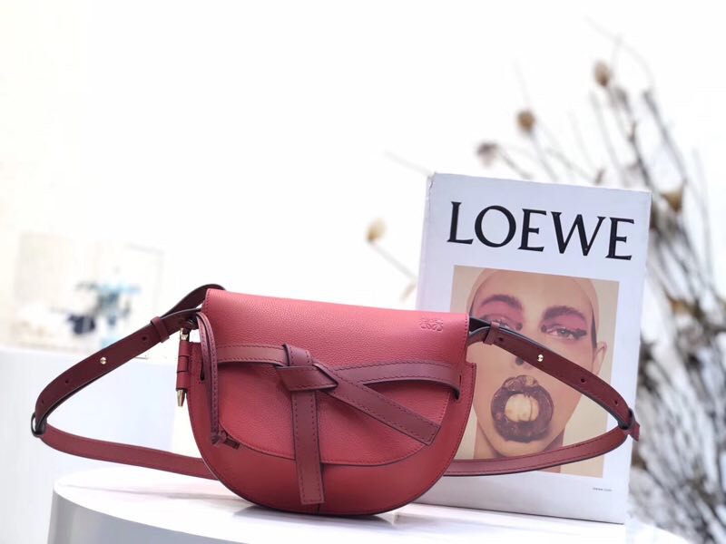 Loewe New saddle bag from Loewe counter 👉