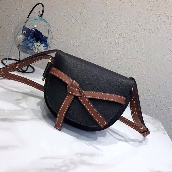 LOEWE New saddle bag from Loewe counter 👉