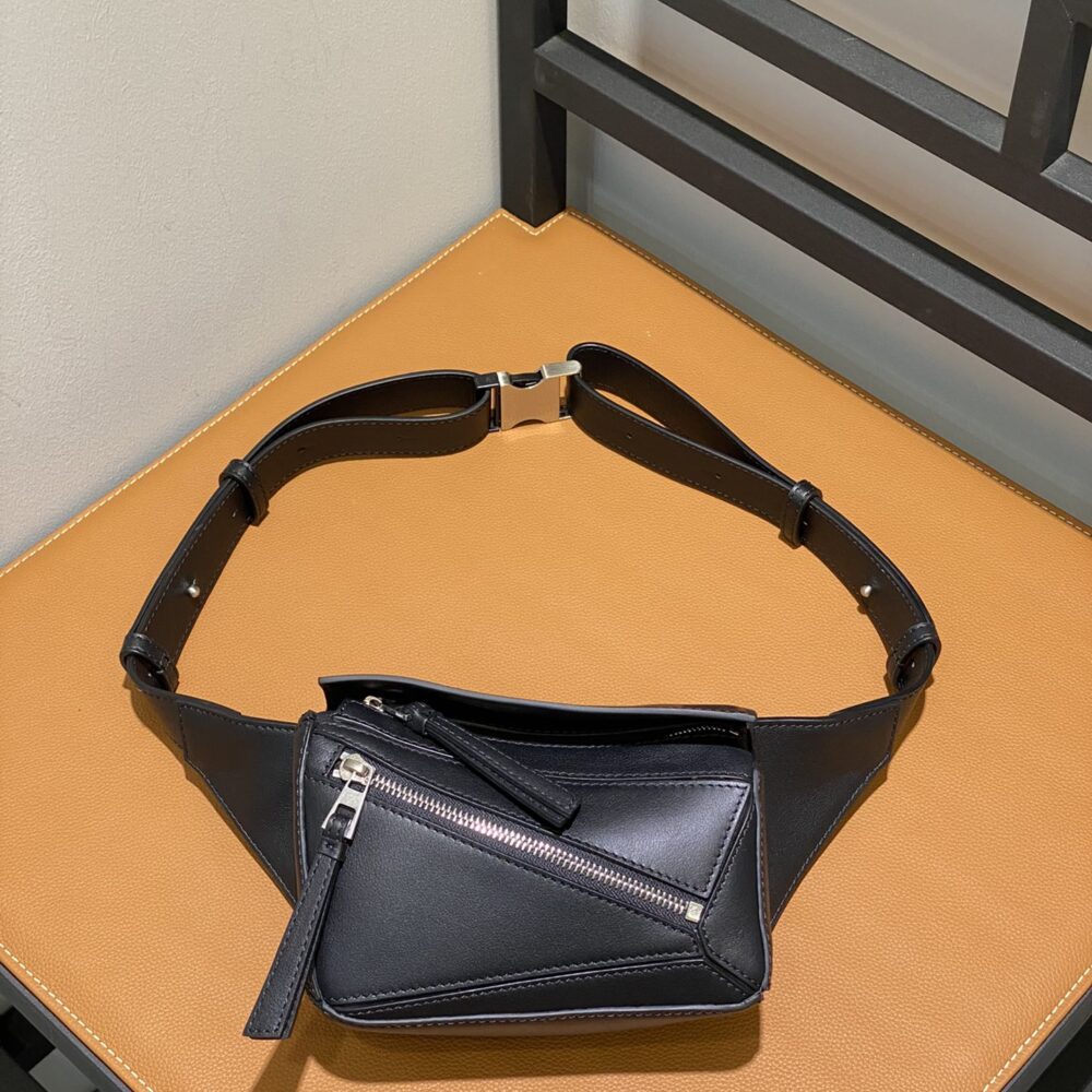 LOEWE Mini Dominates